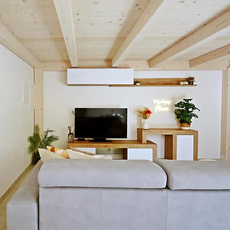 Dante Apartment