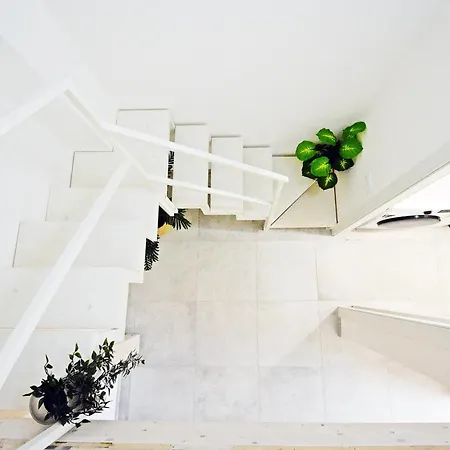 Dante Apartment